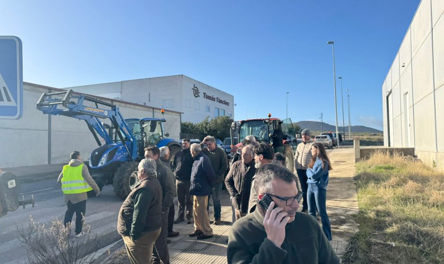 Punto de encuentro antes de la salida de la tractorada de Almendralejo